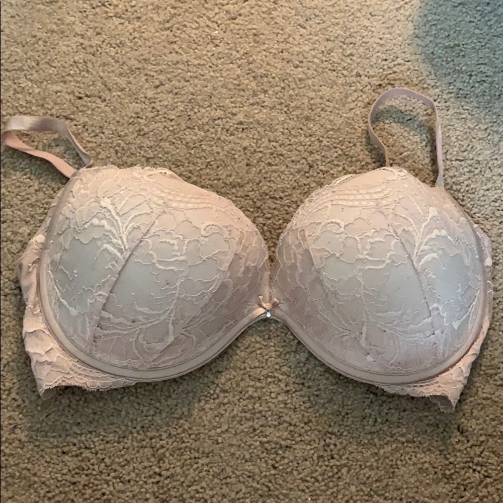 Light pink lacy push up bra